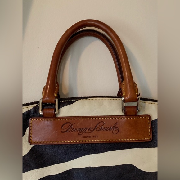 Dooney & Bourke zebra pattern Genuine Leather and crossbody/shoulder Handmade. - Picture 3 of 16